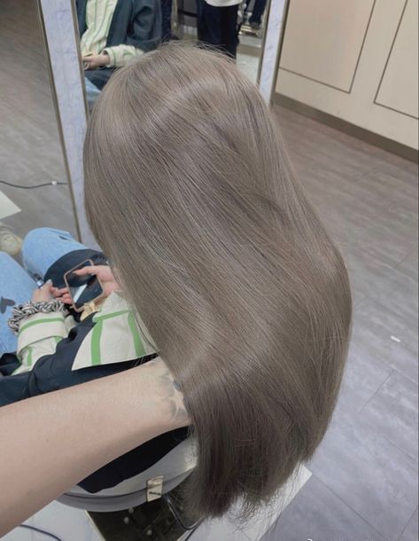 Grey Hair Color Inspiration, Ash Milktea Hair, Light Ash Hair Blonde, Milktea Hair Korean, Shiny Grey Hair, Light Brown Gray Hair, Milk Tea Gray Hair Color, Ash Beige Hair Color, Milktea Hair Colors Korean