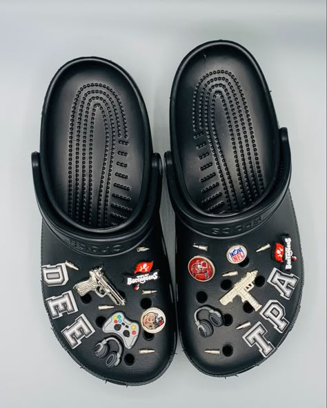 Crocs Fashion Men, Crocs Jibbitz Ideas For Men, Custom Crocs For Men, Black Crocs Outfit Men, Crocks Jibbitz, Croc Outfits Men, Black Crocs Men, Croc Inspiration, Black Crocs Outfit