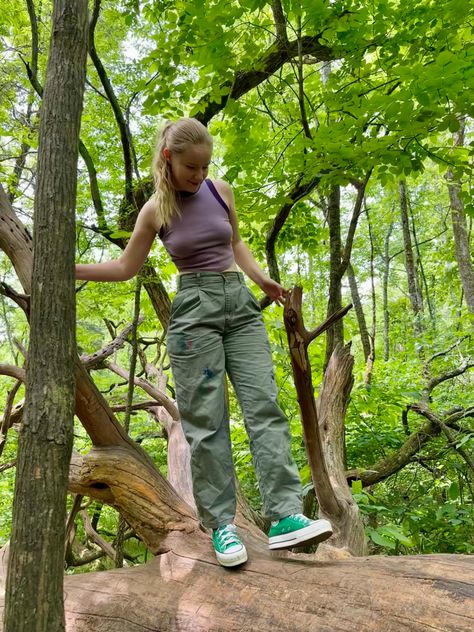 Travel Insta Post, Cargo Pants Outfit Green, Purple And Green Outfit, Green Converse Outfit, Green Cargo Pants Outfit, Jungle Photo, Converse Outfit, Lavender Tops, Cargo Pants Outfit