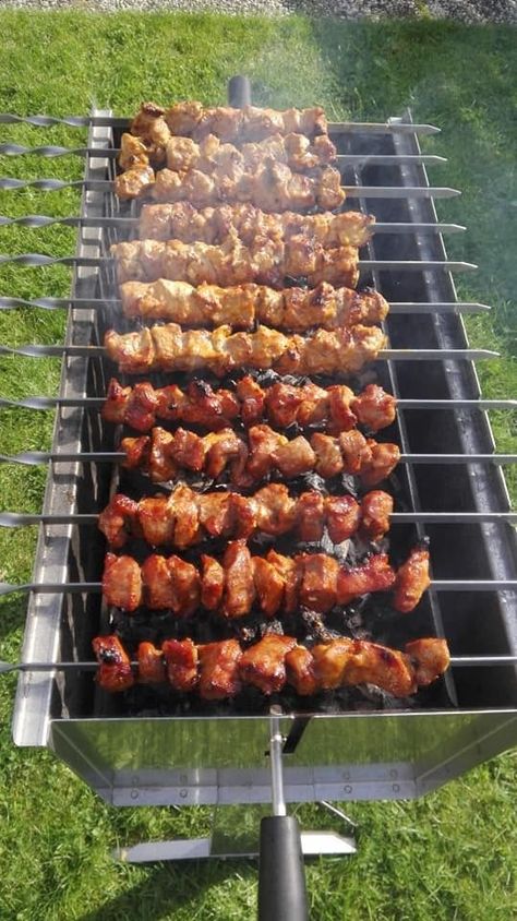 Grilled Kabob Recipes, Brick Bbq, Grilling Kabobs, Steak Kabobs, Teriyaki Marinade, Bbq Grill Design, Kabob Recipes, Gadgets Kitchen Cooking, Moroccan Food