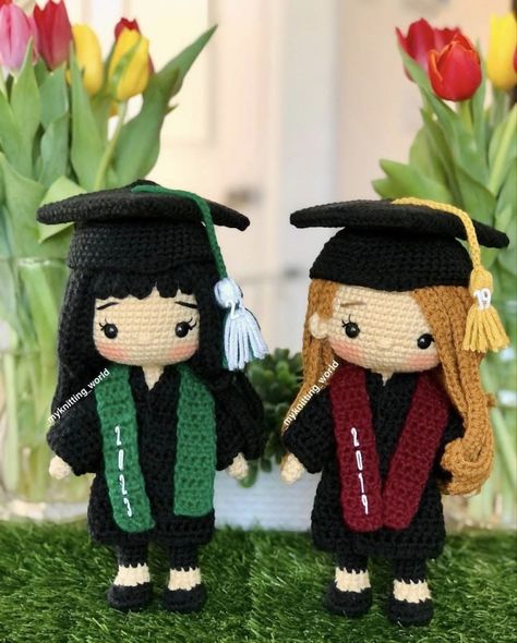 Crochet Graduation Gift Ideas, Crochet Graduation Doll, Graduation Crochet Ideas, Graduation Amigurumi, Crochet Graduation Gift, Graduation Crochet, Crochet Bolero Pattern, Keychain Pattern, Crochet Crop Top Pattern