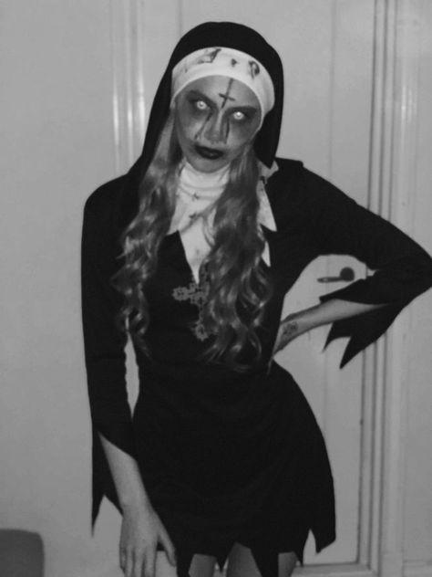 Scary Nun Halloween Costumes, Demonic Nun Costume, The Nun Costume Halloween, Helowin Costumes Ideas, Satanic Nun Costume, Possessed Halloween Costume, Scary Baddie Halloween Costumes, Scary Cute Costumes, Scary Outfits Halloween