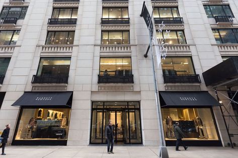 Barneys New York’s future at Madison Avenue flagship is uncertain - Curbed NY New York Architecture, Hot Dog Stand, New York City Travel, Nyc Shopping, Madison Avenue, City Travel, Barneys New York, Department Store, Yorkie