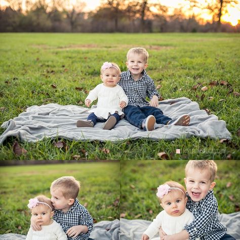 Sibling Easter Photos, Spring Sibling Photoshoot, Outdoor Sibling Photos, 1year Photoshoot, Family Photos Siblings, Sibling Photoshoot Ideas, City Family Photos, Cousin Photo Shoots, Sibling Things