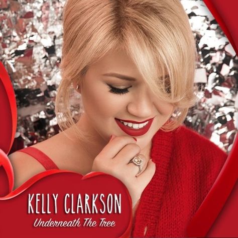 Makeup is FLAWLESS! Kelly Clarkson Wrapped In Red, Under The Christmas Tree, Gift Drawing, Christmas Albums, Taylor Swift Videos, Kelly Clarkson, Christmas Tree With Gifts, American Idol, Album Photo