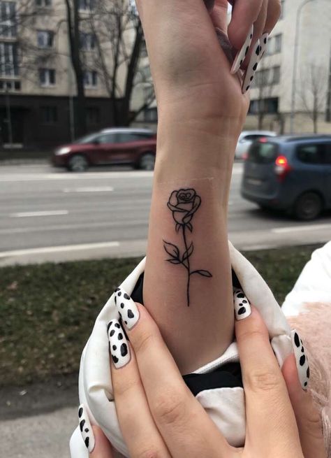 Female Simple Tattoos, Best Tattoos For Women Classy On Hand, Unique Rib Cage Tattoos For Women, Rose Arm Tattoos For Women, Thumb Tattoos Side, Side Hand Tattoos For Women, Side Wrist Tattoos For Women, Side Of Wrist Tattoo, Rose Wrist Tattoo