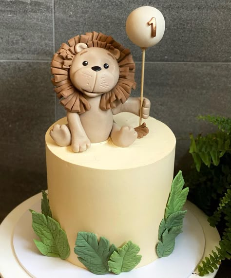 Cake for Days Melbourne on Instagram: “🦁🌴🦁🌴 // 6” double barrel mud cake // Fondant Lion hand made by Tegan. // Icing is CFD buttercream coloured with @colour.mill Caramel. //…” Giraffe Birthday Cakes, Lion Birthday Cake, Jungle Safari Cake, Jungle Birthday Cakes, Fondant Leaves, Caramel Mud Cake, Jungle Theme Cakes, Half Birthday Cakes, Boys 1st Birthday Cake