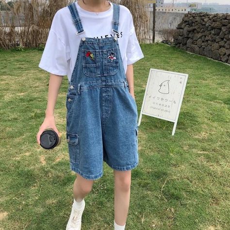 d72fbbccd9fe64c3a14f85d225a046f4desc47292318ri Korean Jumpsuit, Short Jumpsuit Outfit, Shorts Embroidery, Jumpsuit Denim, Overall Outfit, Overalls Outfit, Jumper Outfit, Jumpsuit Outfit, Jeans For Short Women