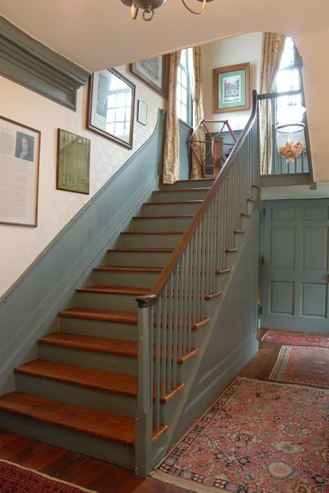 Painted Staircase, Painted Staircases, Chelsea Gray, Colonial Interior, Colonial Homes, Primitive Homes, Painted Stairs, Casas Coloniales, Stair Case