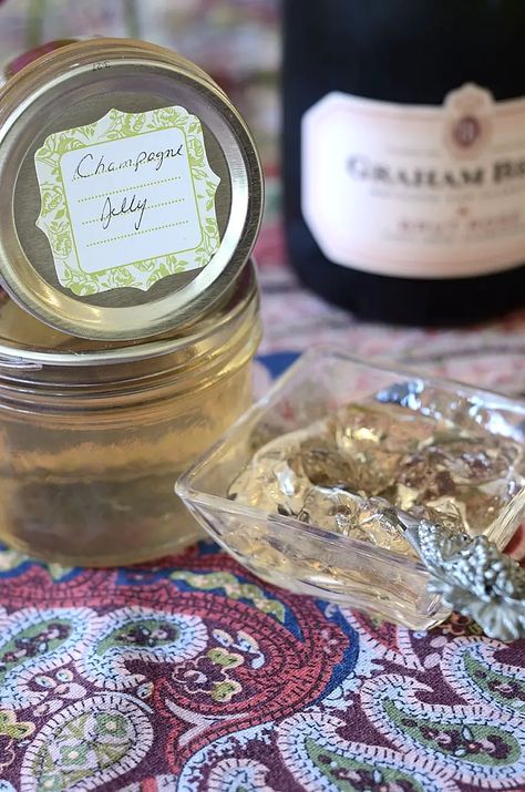 Champagne Jelly Champagne Jelly, Jelly Recipe, Sweet Heat, Jelly Recipes, Jams & Jellies, Cheese Crackers, Sparkling Wine, Charcuterie Board, Small Bowls