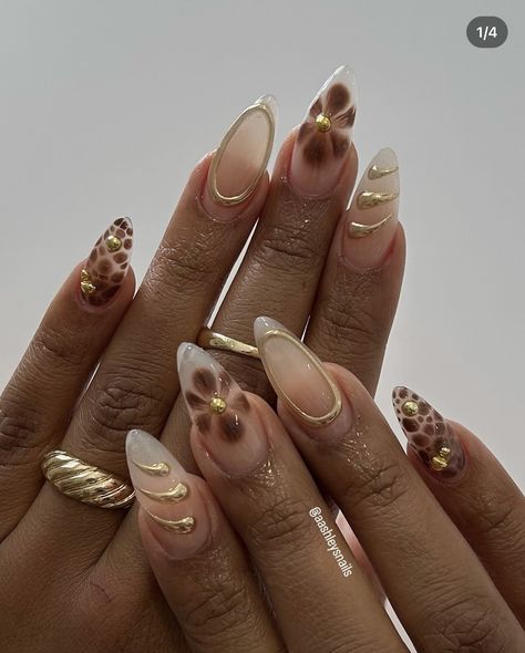 Almond Nails For Autumn, Gold Brown Nails Design, Gold Accent Almond Nails, Simple Gold Accent Nails, Nail Inspo 2024 Fall, 3d Leopard Nails, 3d Nails Fall, Gold And Brown Nails Design, Gold And Cheetah Nails