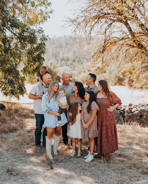 family photos are a favorite of mine because they truly are so special. it’s the memories that you make and you get to remember those times looking back at these photos whether it’s a week from now or even 10 years later. they’ll always be cherished. #family #familyphotos #familyphotography #familyphotographer #californiaphotographer #sacramentophotographer #truckeephotographer #auburnphotographer #grassvalleyphotographer #photographer #photography Family Photos In Woods, Large Family Photo Outfits, Large Family Pictures, Fam Pics, Large Family Photos, Family Photo Pose, Grass Valley, Family Pics, Family Photo Outfits