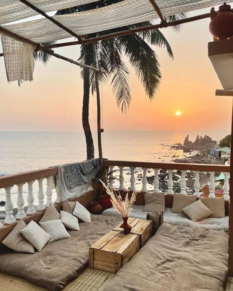 #TravelDudes repost via @A.Stranger.In.India on Instagram.⁣ Worth a follow!⁣⁣⁣⁣⁣⁣⁣⁣⁣⁣⁣⁣⁣📍 Goa, India ☀⁣ #Goa #India Goa Travel Guide, Goa Vision Board, Goa India Aesthetic, Goa Bungalow, India Travel Aesthetic, Places To Travel In India, Goa Aesthetic, Goa Holiday, Goa Vibes