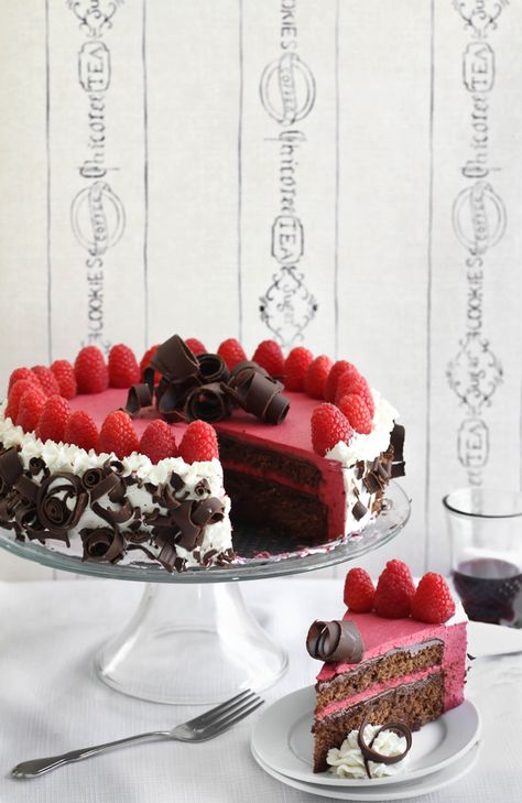 Chocolate-Raspberry Bavarian Torte Bavarian Torte, Adorable Food, Torte Recipe, Chocolate Hazelnut Spread, Gateaux Cake, Raspberry Cake, Chocolate Raspberry, Cake Plate, Food Cakes