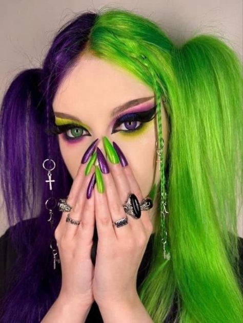 Halloween Hair Dye, Purple And Green Hair, Cowgirl Hair, Weird Haircuts, Neon Green Hair, Arctic Fox Hair Dye, Fox Hair Color, Split Dye, 2024 Hair Color