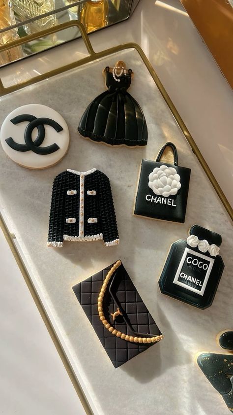 Chanel Bday Party Ideas, Birthday Cookies Aesthetic, Channel Party Ideas, Chanel 35 Birthday, Channel Birthday Theme Decorations, Chanel No 40 Birthday, Coco Chanel Party Theme, Chanel Treats, Chanel Decorated Cookies