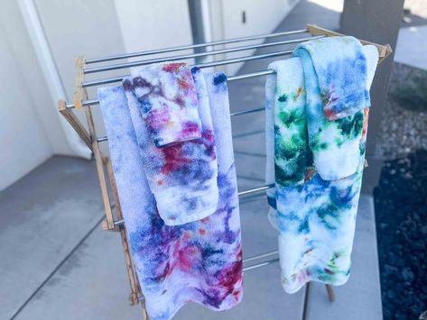 This tutorial will walk you through the ins and outs of how to tie dye bath towels. Whether new or used and dingy, let's make them art. Tie Dye Towels, How To Tie Dye, Tie Dye Colors, Ins And Outs, Food Coloring, Kitchen Towels, Bath Towels, Towels, Projects To Try