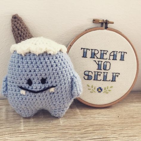 Crochet amigurumi - ice cream monster Crochet Ice Cream Keychain, Ice Cream Monster Crochet, Crochet Lockness Monster, Sea Monster Crochet Pattern, Crochet Monster Plush, Crochet Amigurumi, Coin Purse, Girl Fashion, Ice Cream