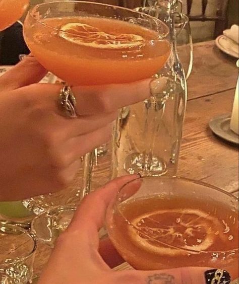 Pretty Drinks, Think Food, Orange Aesthetic, Pretty Food, Orange Juice, Mocktails, Aesthetic Food, Good Eats, Wine Glasses