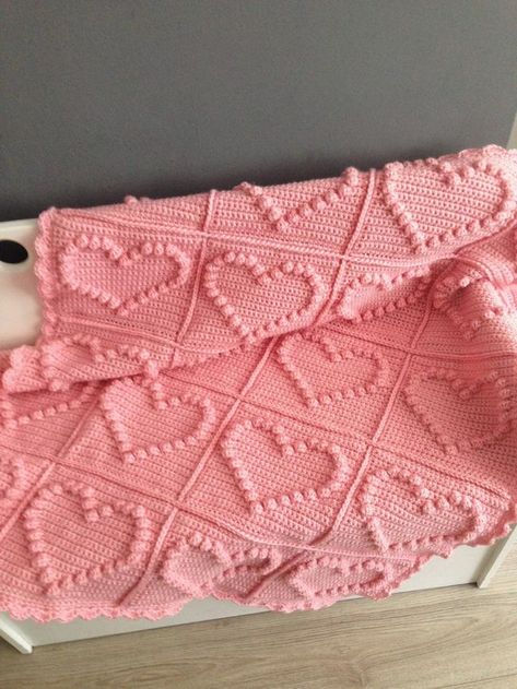 Bobble heart blanket + vertaald patroon !! | Angels handmade with love | Bloglovin’ Crochet Heart Blanket, Bobble Stitch Crochet, Heart Blanket, Haken Baby, Manta Crochet, Bobble Stitch, Crochet Heart, Crochet Squares, Knit Or Crochet