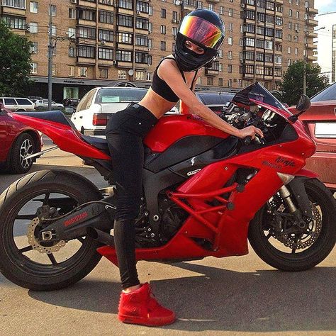 repost from @bikekingz  double tap! @tanechkaozolina #BikeKingz  Be sure to follow us for more #helmetfellas images & videos  @tanechkaozolina Moto Taxi, Aventador Lamborghini, Bike Pictures, Motorbike Girl, Motorcycle Pictures, Captain Morgan, Sports Bikes Motorcycles, Biker Chick, Bikes Girl