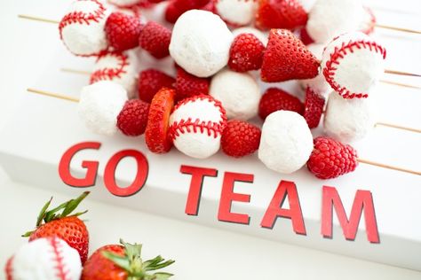 Baseball Donuts and Fruit Kabobs Donut Kabobs, Baseball Snacks, Team Snacks, Diy Sprinkles, Outdoor Party Games, Christmas Donuts, Baseball Theme Party, Kid Snacks, Fruit Kabobs