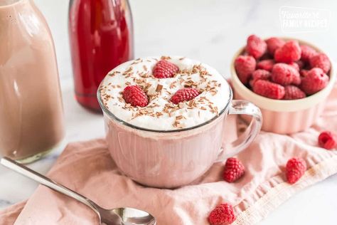 Raspberry Hot Chocolate, Strawberry Syrup Recipes, Gourmet Hot Chocolate, Easy Drink Recipes, Raspberry Syrup, Dutch Bros, Hot Chocolate Bars, Hot Chocolate Recipes, Syrup Recipe