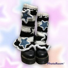 Cute Crochet Leg Warmers, Crochet Leg Warmers Aesthetic, Y2k Crochet Ideas, Starry Night Crochet, Y2k Leg Warmers, Striped Leg Warmers, Fairy Crochet, Crochet Leg Warmers, Crochet Design Pattern