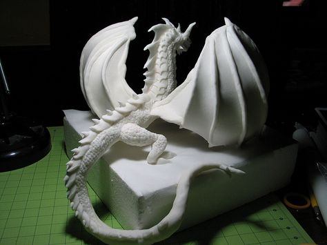 these wings.. I like these.. idk how the dragon would work on the cake. not really liking that part Fondant Dragon, Cake Dragon, Game Of Thrones Cake, Dragon Cakes, Dragon Cake, Adding Details, Fondant Animals, Mini Tortillas, Castle Cake