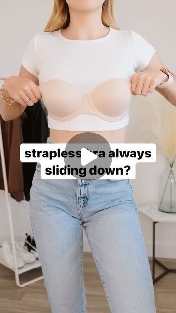 Daily street style Marija Djurkovic on Instagram: "Strapless bra hack 🤩🤩 @hannahwarling" How To Make A Strapless Bra Diy, How To Make A Bra Strapless, Strapless Bra Tricks, Bra Hacks Strapless, Strapless Bra Hack, Strapless Bra Hacks Diy Ideas, Diy Strapless Bra, Bra Hacks Diy, Strapless Bra Hacks