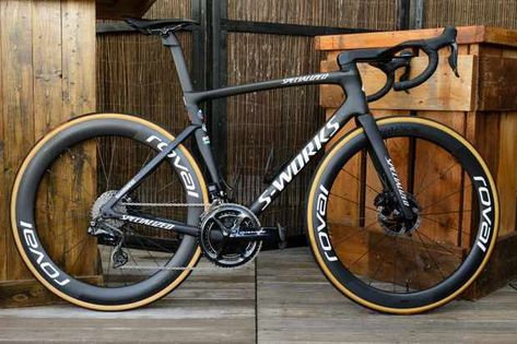 Custom paint, unbranded oversized jockey wheels and 26mm clinchers for the Slovakian national champion Pro Bike, University Of New Mexico, Bike News, Road Bikes, Road Racing, Life Cycle, Racing Bikes, World Championship, Custom Paint