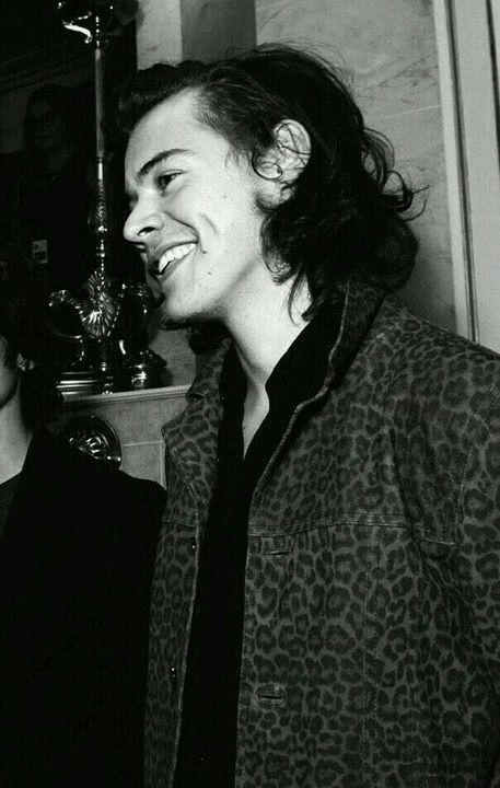 Harry Styles Dark, Prince Harry Styles, Harry Styles Dimples, Harry Styles 2015, Prince Hair, Harry Styles Gif, Harry Styles Smile, Harry Styles Hot, Harry Styles Funny