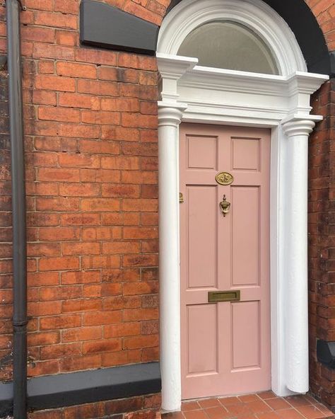 Pink Door Red Brick House, Coloured Front Door Brick House, Pink Front Door Brick House, Blush Front Door, Red Brick House Exterior, Pink Front Door, Victorian Homes Exterior, Pink Door, Red Brick House