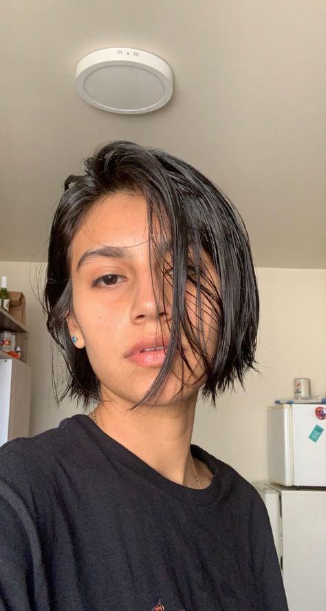 Short Bob Slicked Back, Chin Length Dark Hair, Wet Short Hair Look, Short Wet Hair Look, Wet Look Hair Short, Short Hair Wet Look, Wet Hair Look Short, Wet Look Bob, Slick Short Hair