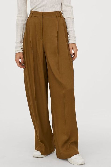 H&M Wide-Leg Pants Women Pants Outfit, Pant Outfits For Women, Khaki Pants Outfit, Straight Leg Khakis, Pant Trends, Wide Trousers, Brown Pants, Pantalon Large, Mode Inspiration