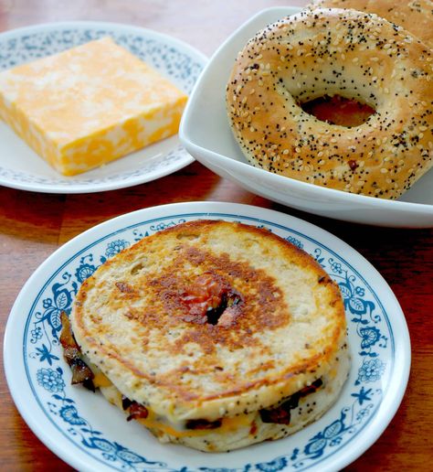 Grilled Cheese Party, Bagel Calories, Grilled Cheese Waffles, Bagel Toppings, Pizza Grilled Cheese, Cheese Bagels, Panini Sandwiches, Bagel Sandwich, Bagel Shop