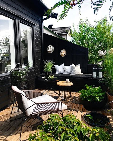 Small Garden Inspiration, Balkon Decor, Outdoor Paradise, Bohemian House, Garden Area, Black Garden, Summer Living, Balcony Design, Outdoor Deck