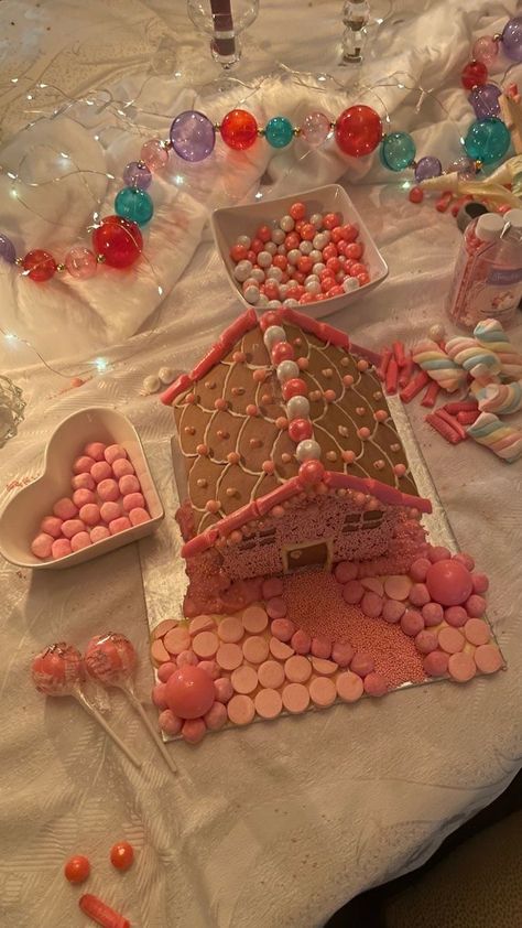 Pink Gingerbread, Prettiest Celebrities, Christmas Dreaming, Cosy Christmas, Christmas Gingerbread House, Christmas Feeling, Warm Christmas, Christmas Wonderland, Christmas Mood