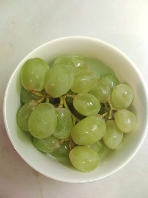 Always Grape-full Wonyoungism Lifestyle, Grape Aesthetic, Foodie Pics, Green Eating, Healthy Food Motivation, Green Grapes, Reference Book, Love Eat, Best Fruits