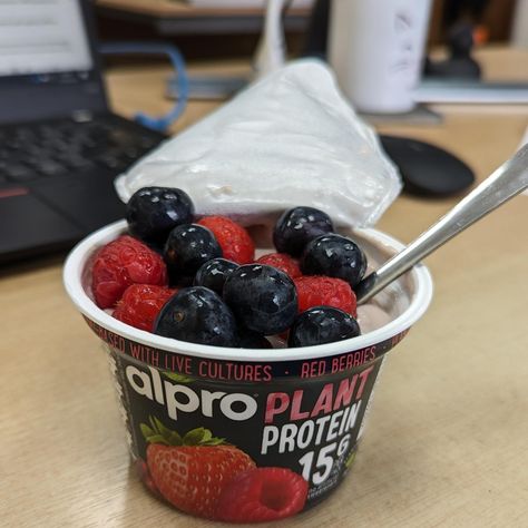 🍓 Berry protein yogurt 🍓 I admit that I do not have any clue how much protein I should have, or how much anything has in it, so stuff like this is handy because it feels like I'm making an effort. This is really creamy and tastes great, good size pot too but a bit pricey at £1.50 each. Will definitely get again if they're on offer. Thanks to @cubcoffeeuk for the recommendation. 🛒 @alpro at @tescofood Alpro Yogurt, Protein Yogurt, Plant Protein, Make An Effort, Vegan Food, Clue, Yogurt, Vegan Recipes, Berry