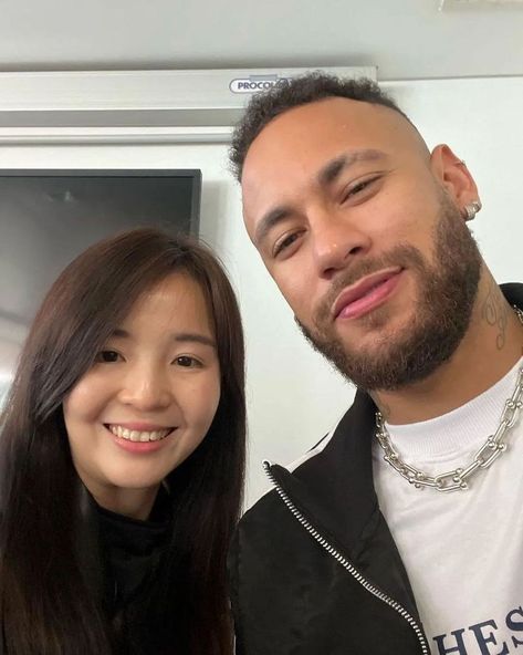 Neymar with fan 💓 #neymarjr #brasil Neymar With Fans, Neymar Jr, Neymar, Dream Life, Vision Board, Fan, Music, Quick Saves, Psg