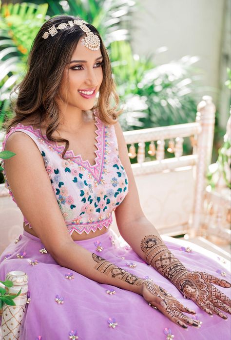 Purple floral mehndi look with Papa Don’t Preach lehenga Purple Mehndi Outfit, Mahendi Photos, Haldi Ceremony Outfit For Bride Unique, Haldi Ceremony Outfit For Bride, Haldi Look For Bride, Haldi Function Dress, Mehandi Outfit, Haldi Outfit For Bride, Mehndi Look