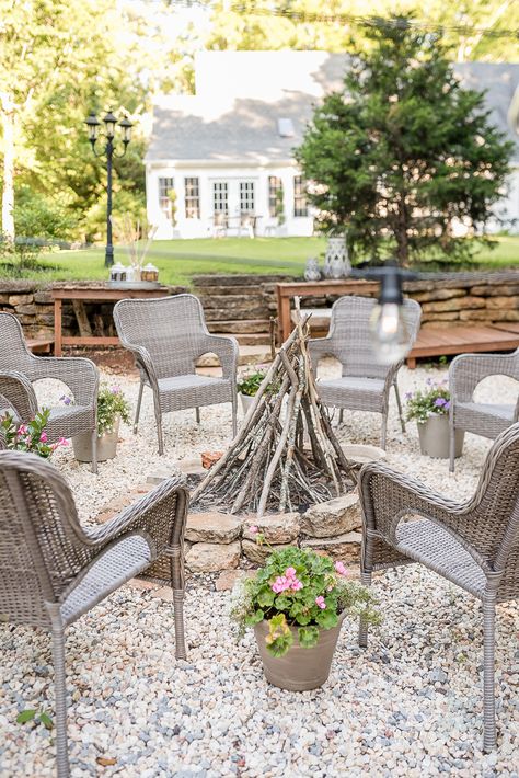 Gravel Fire Pit, Cinder Block Fire Pit, Outdoor Fire Pit Seating, Easy Fire Pit, Fire Pit Swings, Brick Fire Pit, Rustic Fire Pits, Modern Fire Pit, Fire Pit Seating