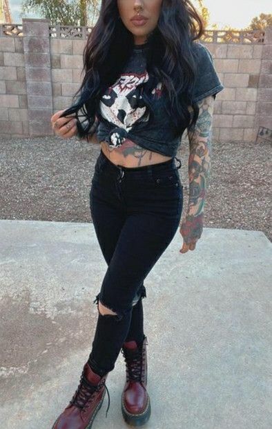 Bailey Sarian Hair Styles, Punk Clothing Women, Biker Aesthetic Outfits Women, Rebelde Concert Outfits Plus Size, Cute Simple Goth Outfits, Witchy Alt Outfits, Alternative Fall Outfits Grunge, Trendy Grunge Outfits, Everyday Goth Outfits Simple