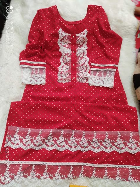 Net Lace Kurti Design, Net Lace Design On Suits, Dresses Kurti, Lace Designs On Suits, Suit Neck, Punjabi Suits Designer Boutique, Punjabi Suits Designer, Stylish Kurtis Design, Dress Patterns Diy