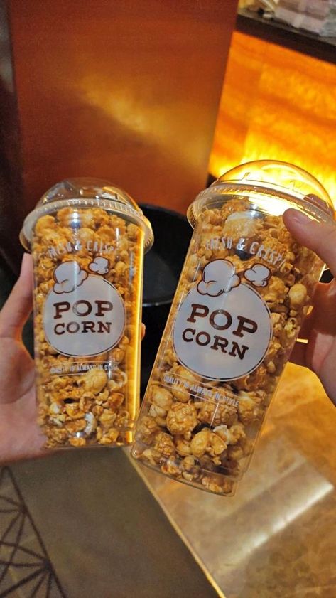 Caramel Popcorn Aesthetic, Gourmet Popcorn Packaging, Popcorn Business Ideas, Popcorn Bioskop, Popcorn Packaging Ideas, Popcorn Business, Popcorn Recipes Sweet, Popcorn Recipes Easy, Popcorn Packaging