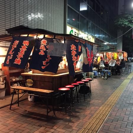 Photo of Yatai Foodtrucks Ideas, Japan Street Food, Ramen House, Gerobak Dorong, Street Food Design, Food Stall Design, Japanese Restaurant Design, Ramen Bar, Food Kiosk