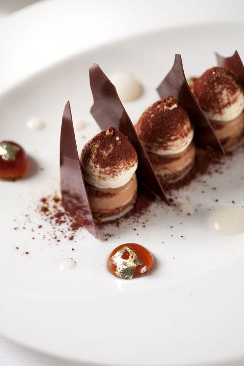 Sweet December - Tiramisu; Coffee cremeux/ mascarpone cream/ kahlua jelly/ pear sauce #Chocolate #Buffet at Four Seasons Bosphorus #FSTaste Hotel Dessert, Chocolate Buffet, Creative Plating, Sweet December, Tiramisu Coffee, Restaurant Desserts, Istanbul Restaurants, Plated Food, Pear Sauce