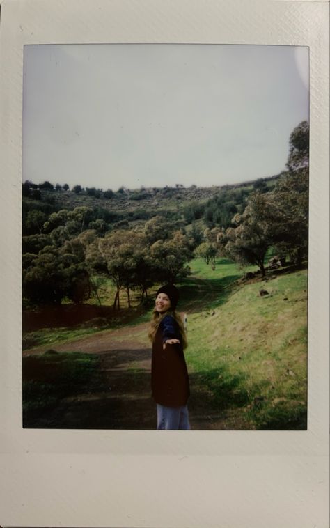 Faceless Polaroid Aesthetic, Outdoor Polaroid Pictures, Polaroid Picture Inspiration, Picture Of Polaroid Pictures, Instax Polaroid Pictures, Polaroid Pictures Poses, Nature Polaroids, Polaroid Ideas Poses Alone, Polaroid Aesthetic Pictures