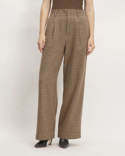 21 Pairs Of Stylish Trousers To Wear To Work - Brit + Co Stylish Pants Women, Scandi Fashion, Slouch Pants, Drape Pants, Cropped Chinos, Luxe Style, Like Fine Wine, Perfect Pant, Black Houndstooth